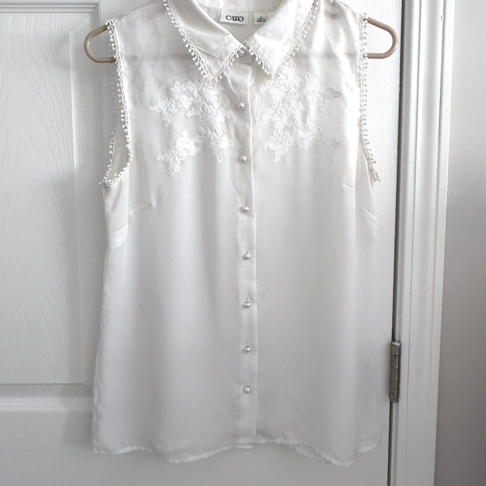 Cato Sleeveless Blouse Women M White Embroidered Lace Trim Pearl Button Top